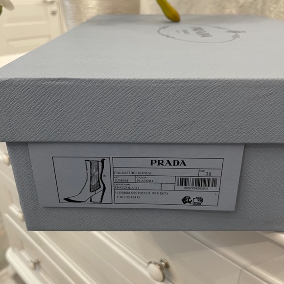 $1,650 Prada Gold Metallic Brushed Calf Leather Chelsea Boots Sz 38 AUTHENTIC😍 - Picture 13 of 17